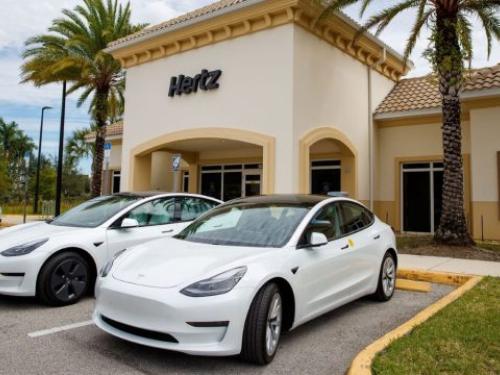 Hertz prodaje 20.000 električnih automobila iz rent-a-cara 