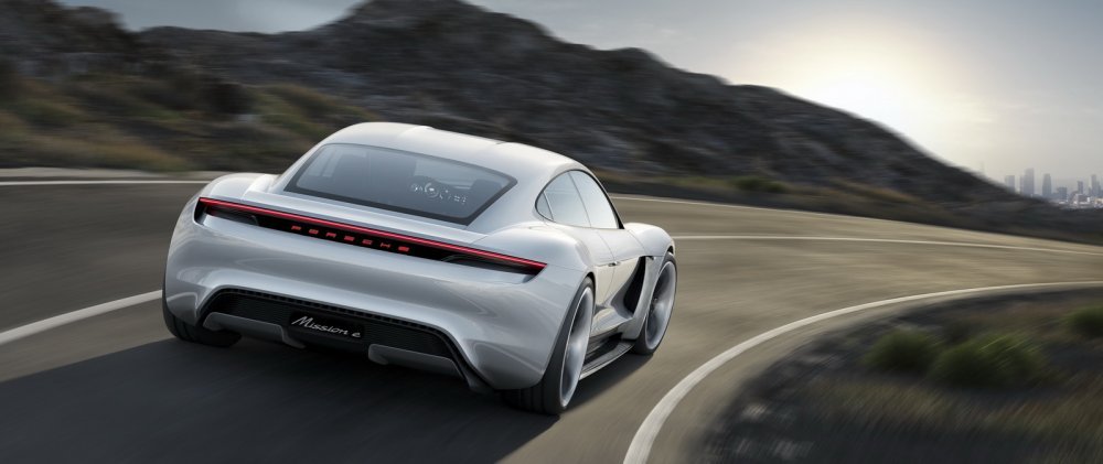 Porsche udvostručio proizvodne planove za električni Taycan
