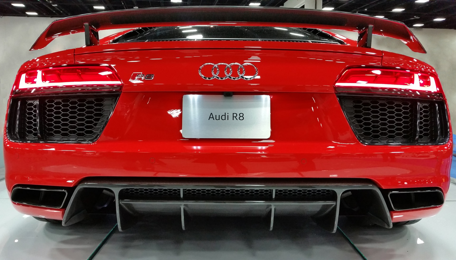 Audi u Frankfurt dovlači električni R8?
